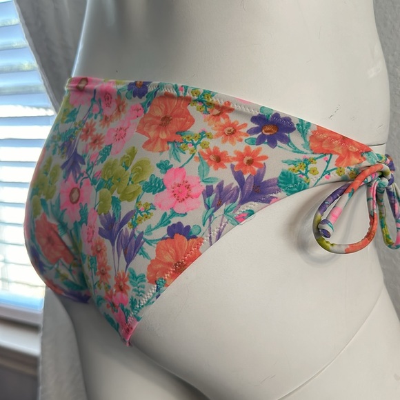 Victoria’s Secret bikini bottom - Picture 3 of 8